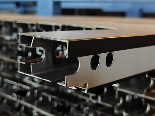 โปรไฟลเลสของอลูมิเนียม ผลิตด้วยผิวเคลือบปูน สําหรับตลาดแอฟริกาใต้