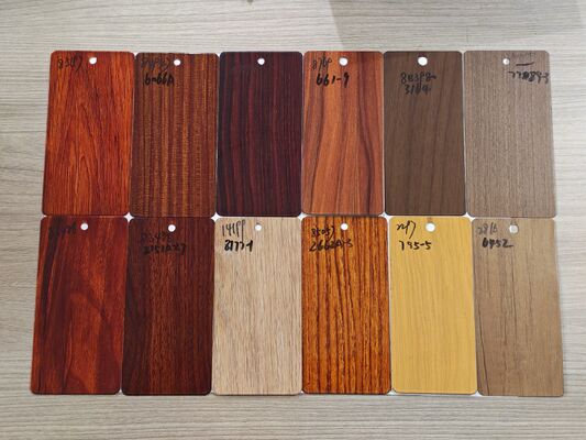 6063 T5 โปรไฟลอลูมิเนียม extrusion พร้อมเมล็ดไม้